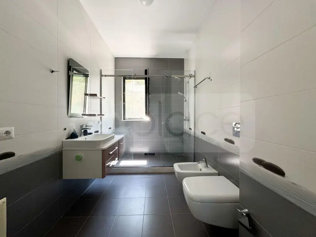Vilë  300m²
