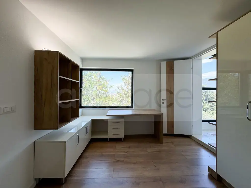 Vilë  300m²