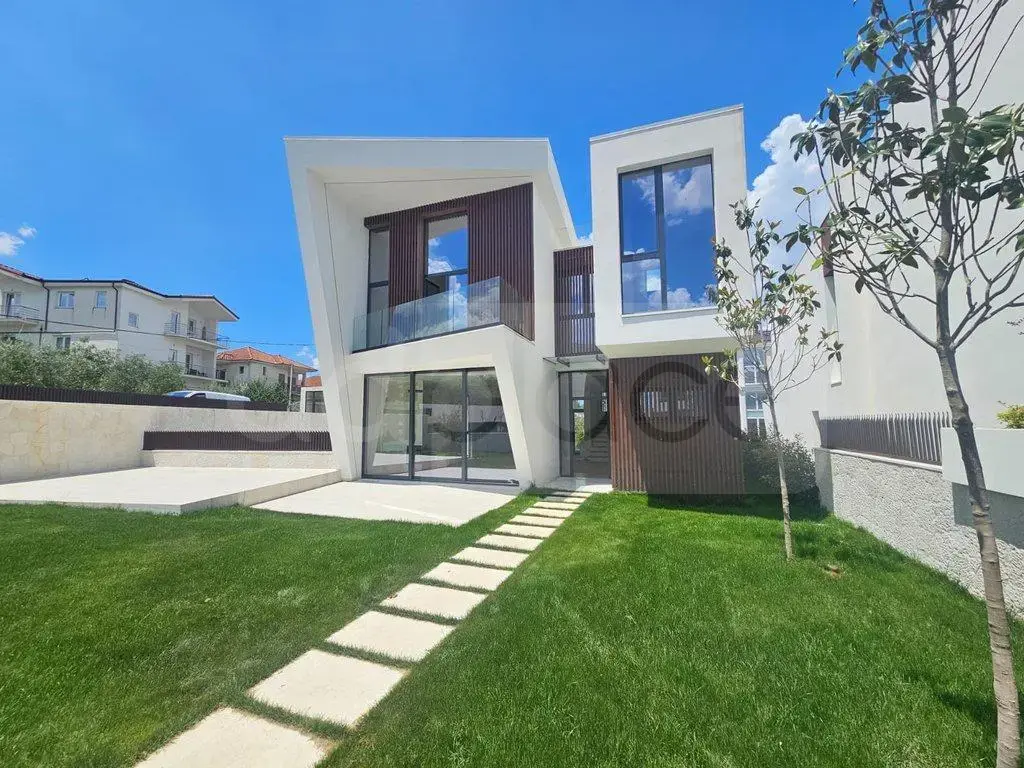 Vilë  471.2m²
