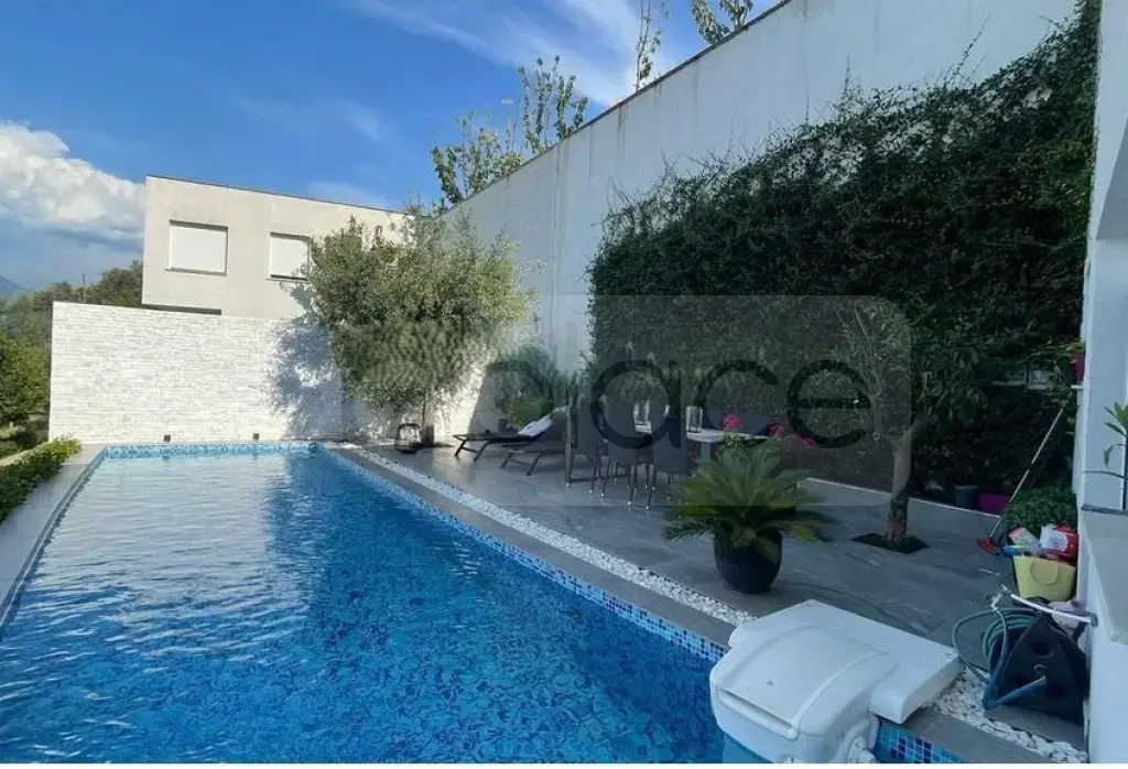 Vilë  195m²