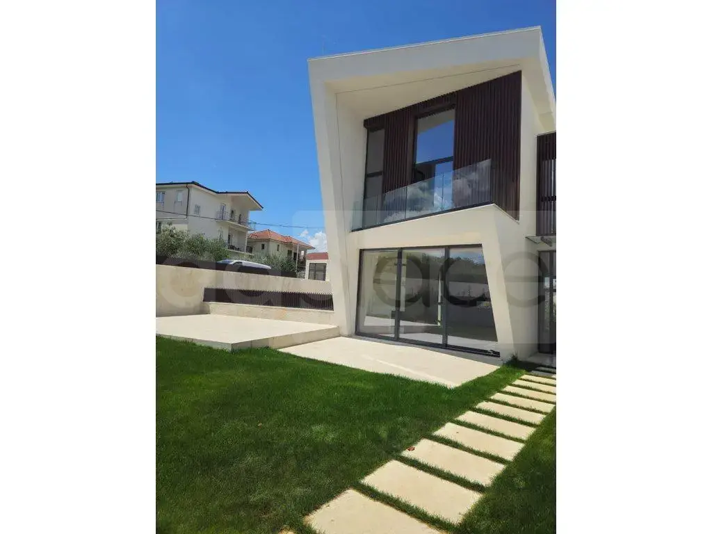 Vilë  471.2m²