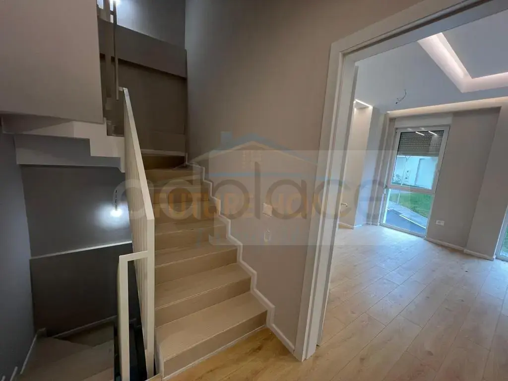 Vilë  196.5m²