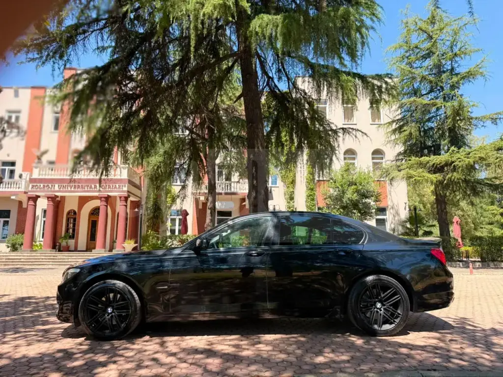 BMW 7 series F01/F02/F07  2012, 200 000 km