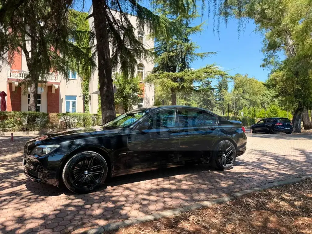 BMW 7 series F01/F02/F07  2012, 200 000 km