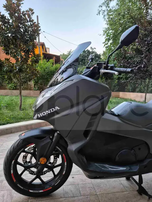 Honda integra 750 S