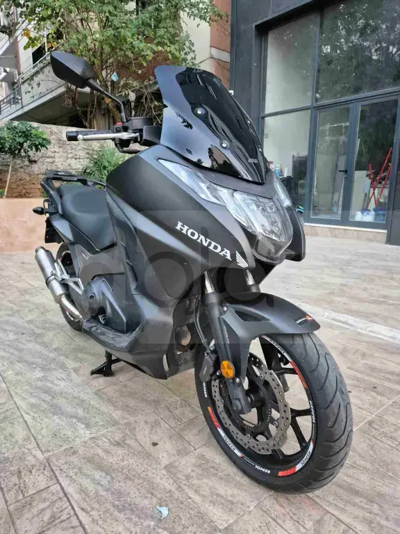Honda integra 750 S