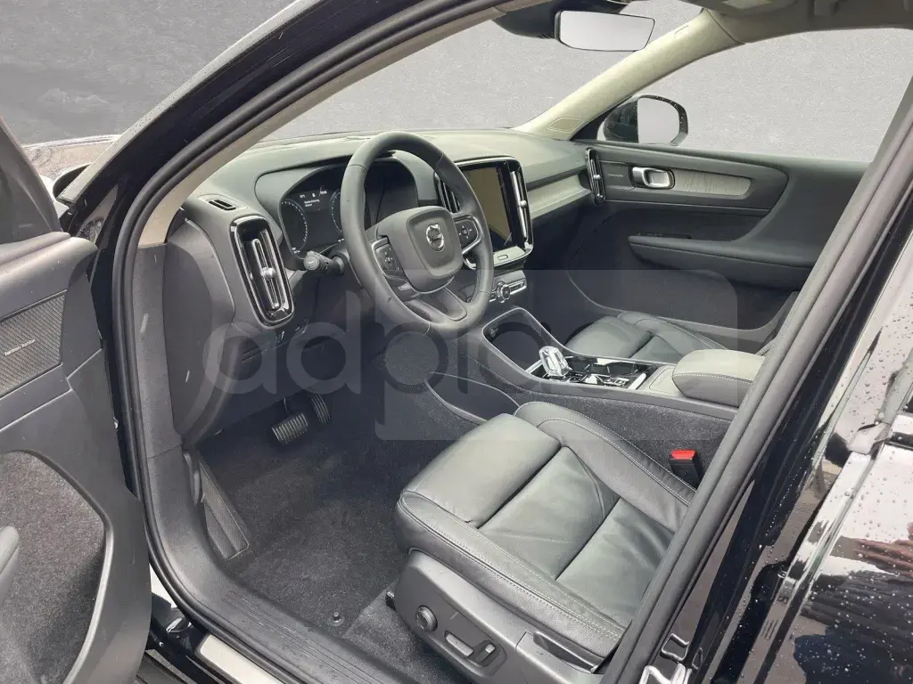 Volvo XC40 I Facelift (2022-) 2023, 30 000 km