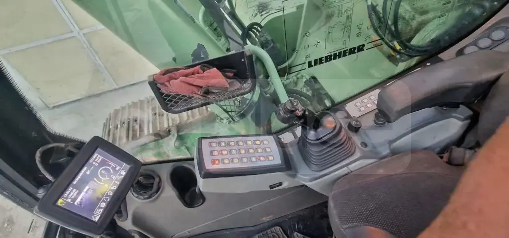 LIEBHERR R 936 NLC -2015