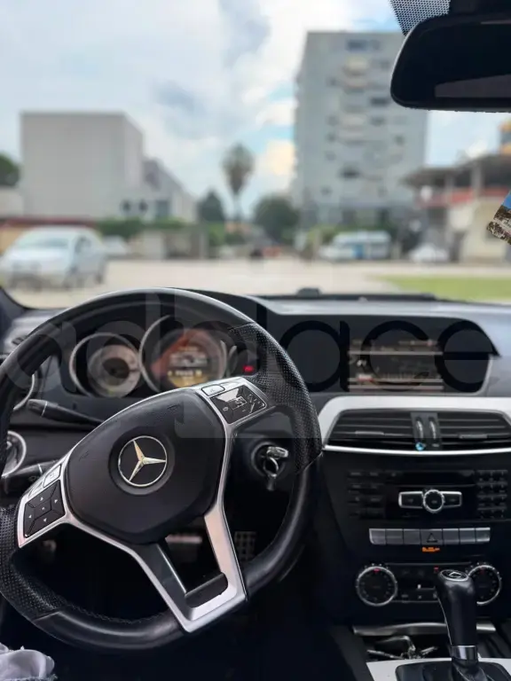 Mercedes-Benz C-Class W204  2012, 200 000 km