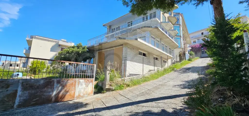 Vilë  1297m²