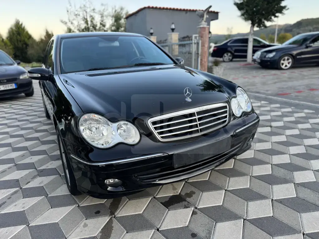 Mercedes-Benz C-Class W204  2008, 200 000 km