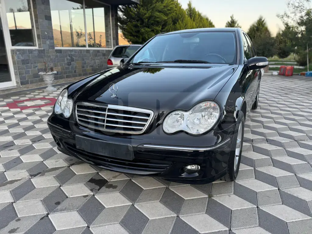 Mercedes-Benz C-Class W204  2008, 200 000 km