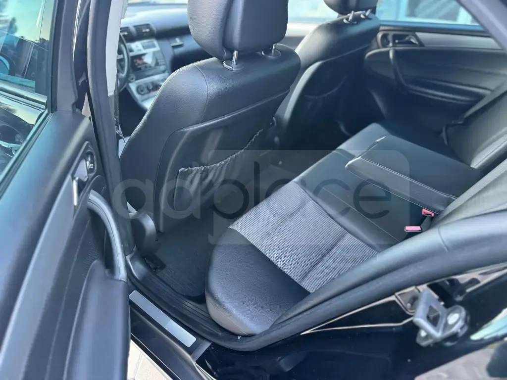 Mercedes-Benz C-Class W204  2008, 200 000 km