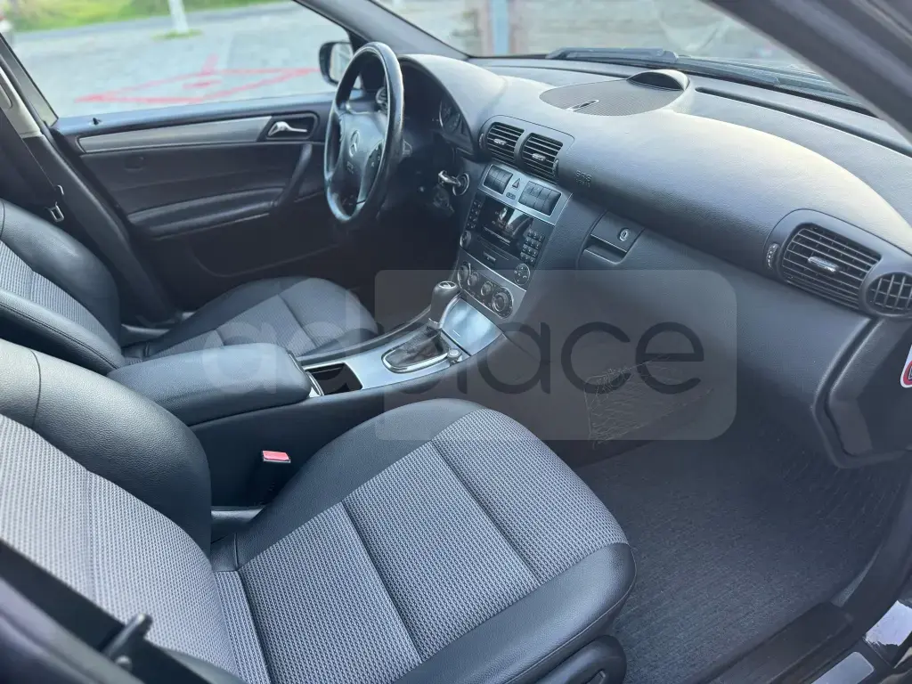 Mercedes-Benz C-Class W204  2008, 200 000 km