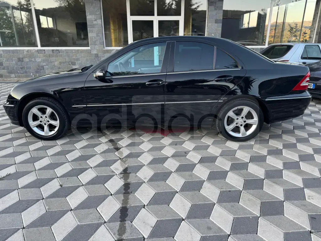 Mercedes-Benz C-Class W204  2008, 200 000 km