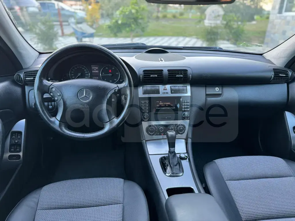 Mercedes-Benz C-Class W204  2008, 200 000 km