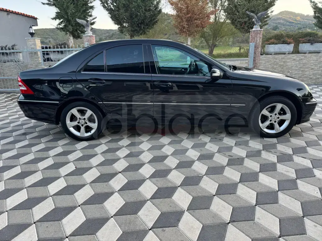 Mercedes-Benz C-Class W204  2008, 200 000 km