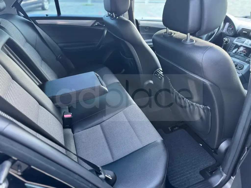 Mercedes-Benz C-Class W204  2008, 200 000 km