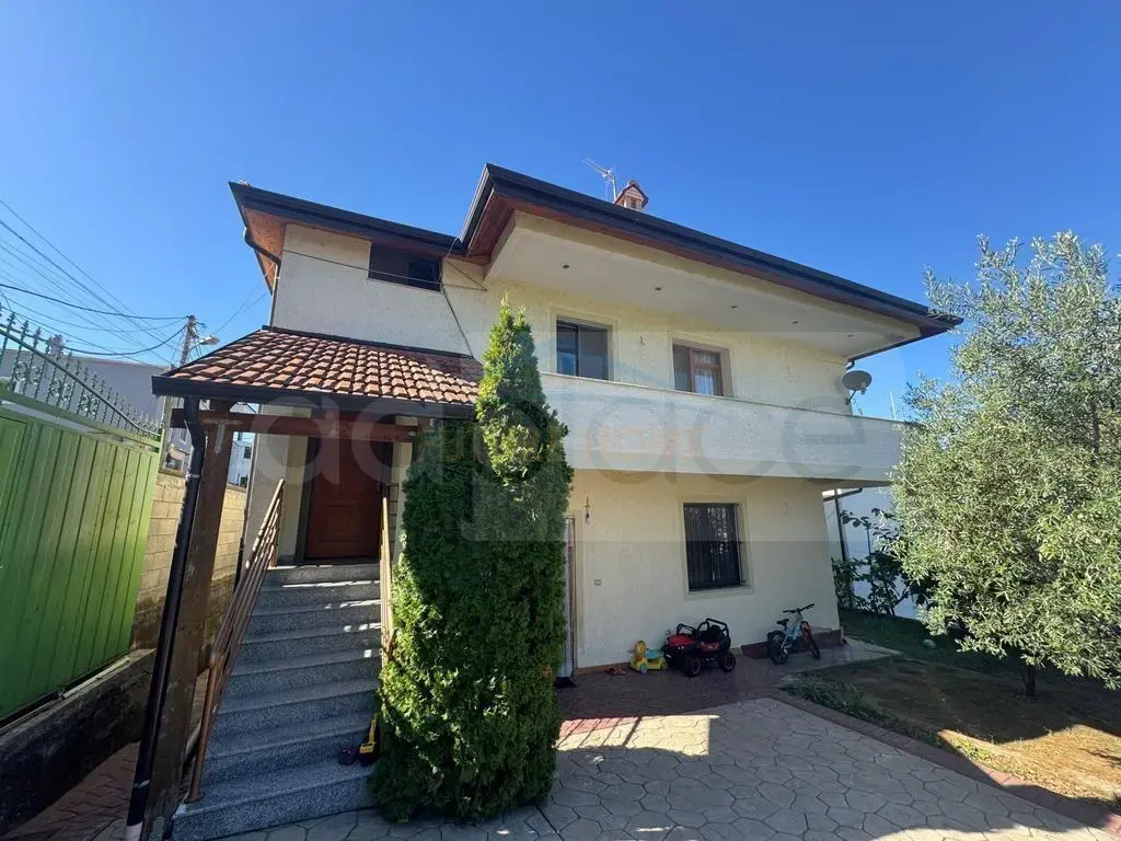 Vilë  260m²