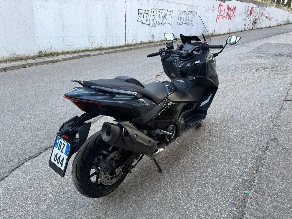 Yamaha T-Max 560 cc