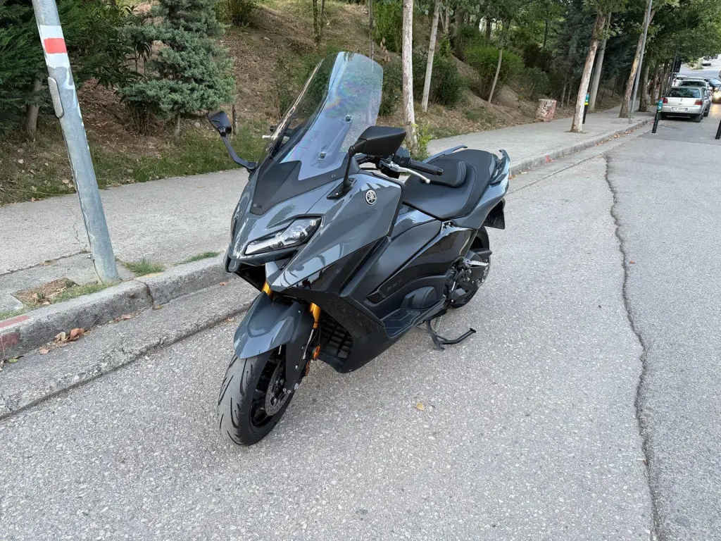 Yamaha T-Max 560 cc