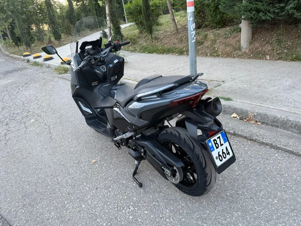 Yamaha T-Max 560 cc