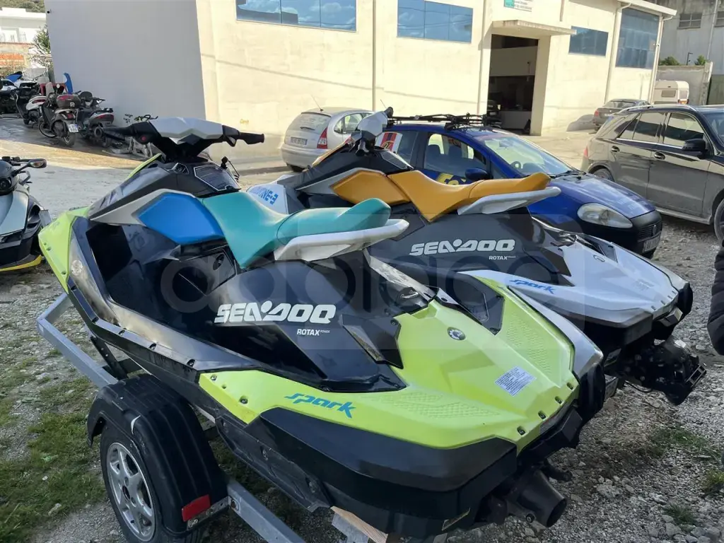2 jet ski Spark 2018