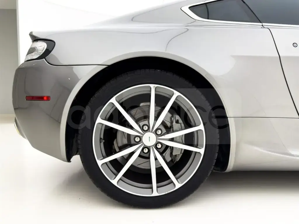 Aston Martin V12 Vantage I-VH  2010, 51 700 km