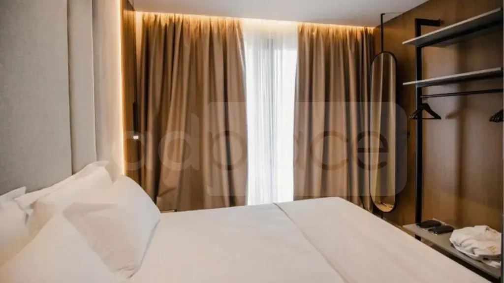Hotel 4 yje kerkon recepsionist