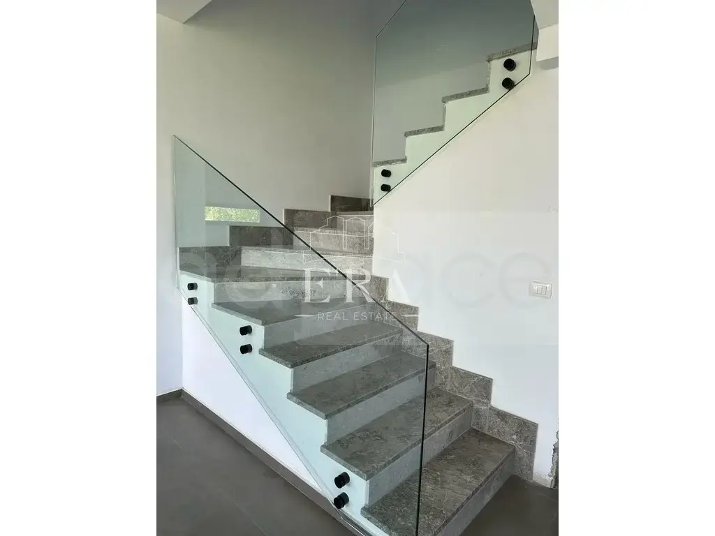 Vilë  376.2m²