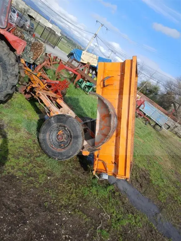 Rimorkio prekolic kiper me vojë me qmim 960euro pa letra