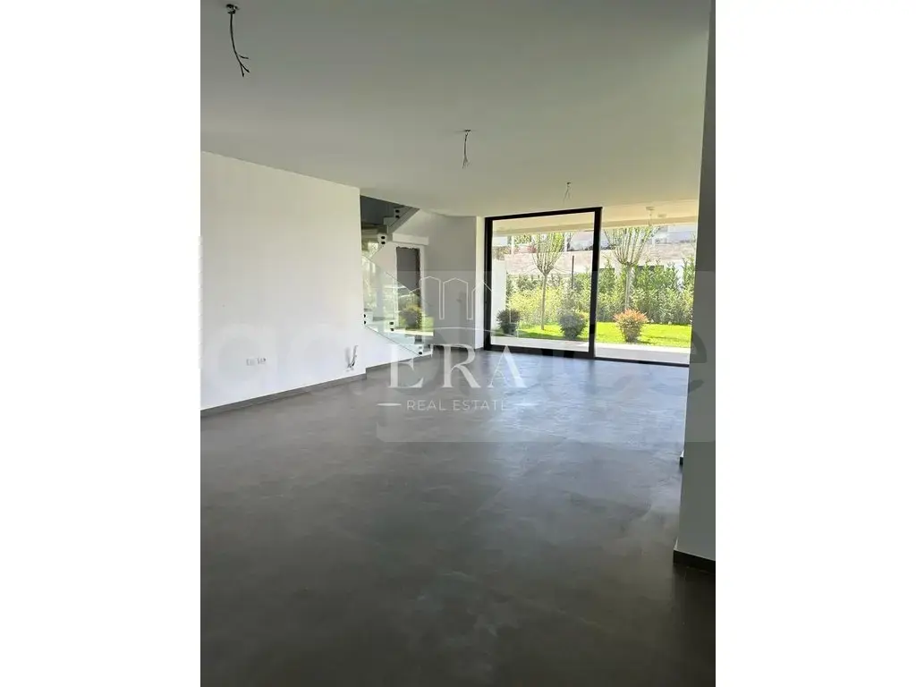 Vilë  376.2m²