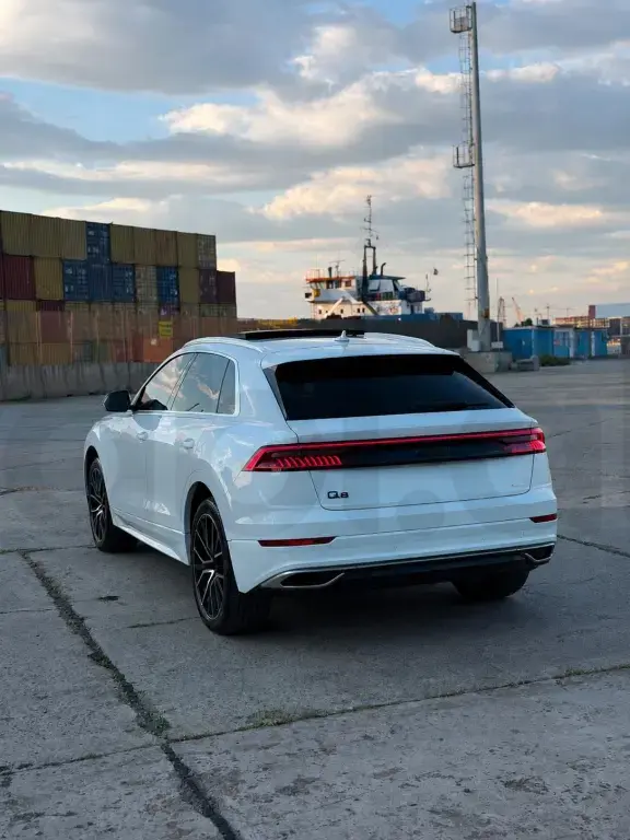 Audi Q8 I  2019, 180 000 km