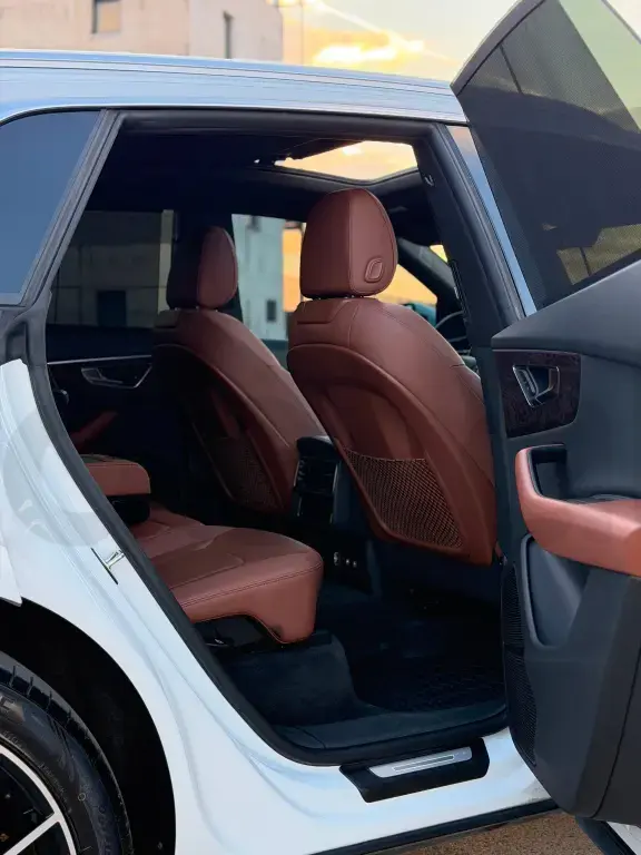 Audi Q8 I  2019, 180 000 km