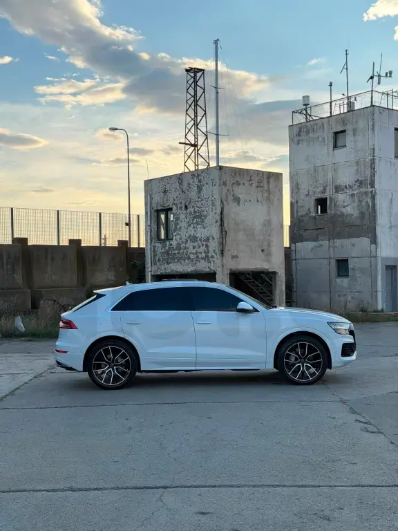 Audi Q8 I  2019, 180 000 km