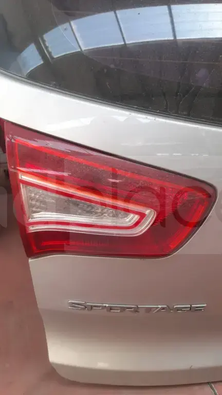 Фонарь крышки багажника левый Kia Sportage III