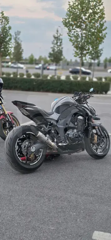 Motoçikleta Z 1000 Kawasaki 1000 cм³ Katër kohësh 2 Përdorur 2015 Në magazinë