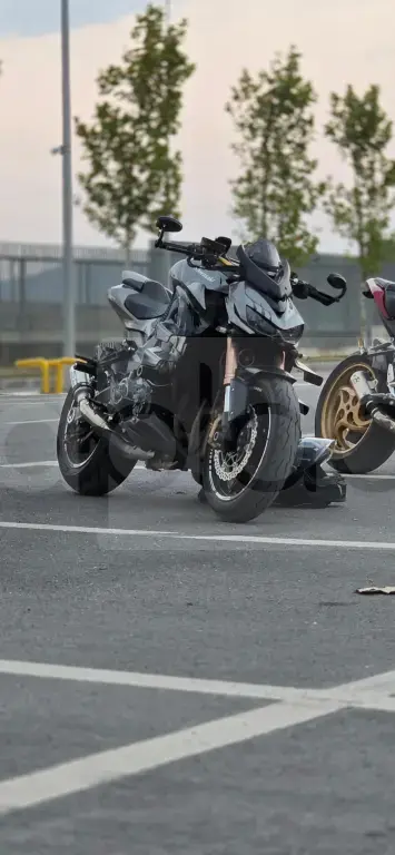 Motoçikleta Z 1000 Kawasaki 1000 cм³ Katër kohësh 2 Përdorur 2015 Në magazinë