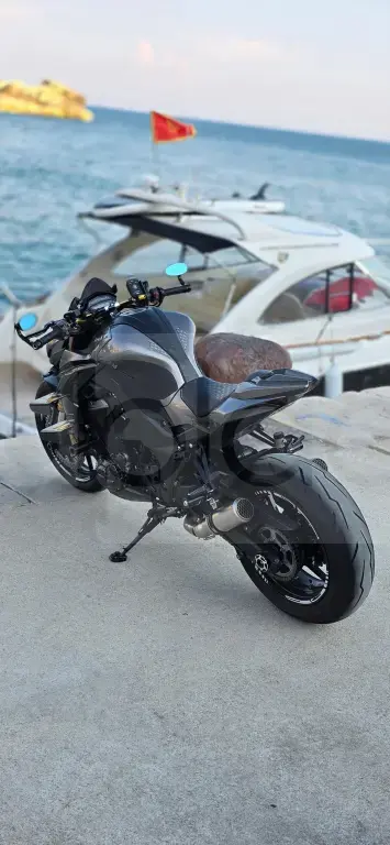 Motoçikleta Z 1000 Kawasaki 1000 cм³ Katër kohësh 2 Përdorur 2015 Në magazinë