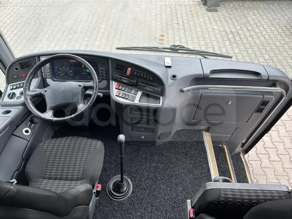 U SHITË Tourino Meredez Autobus Minibus