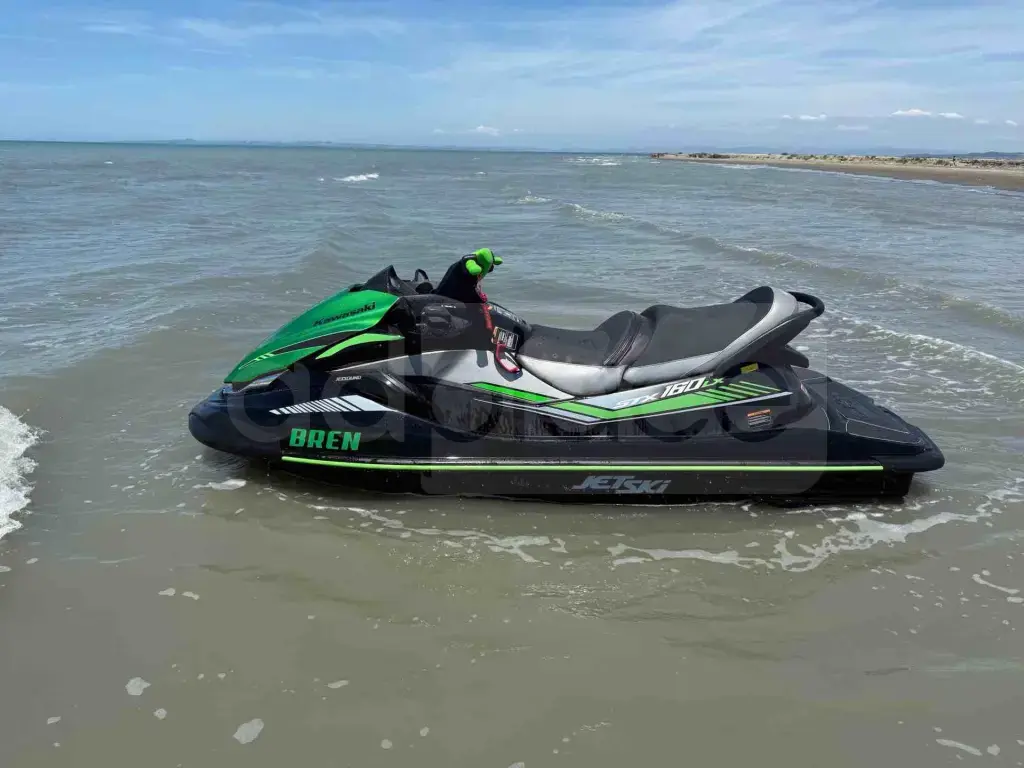 Shitet Skuter Uji Jet Ski 2021 me 30 Ore Pune