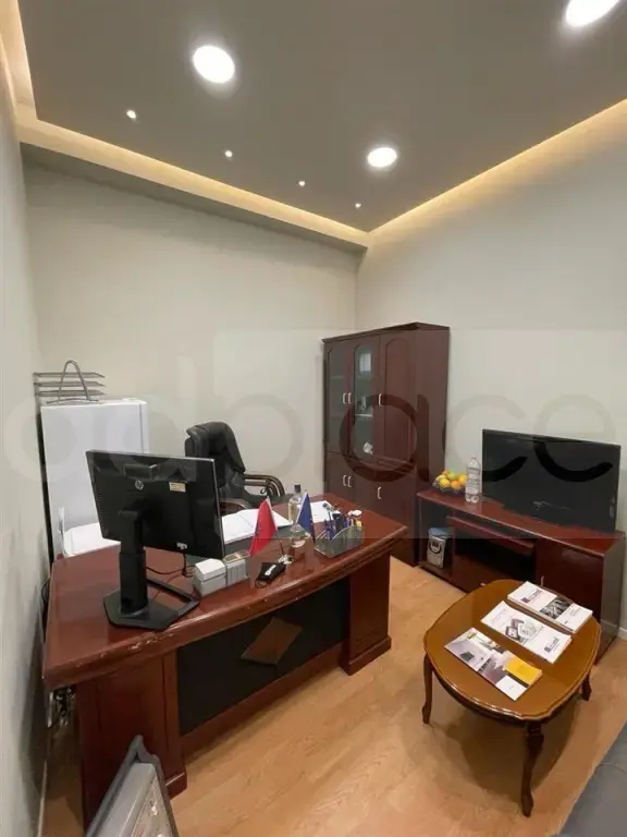 Pasuri të palujtshme komerciale  43m² 5 floor