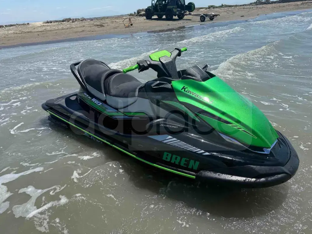 Shitet Skuter Uji Jet Ski 2021 me 30 Ore Pune
