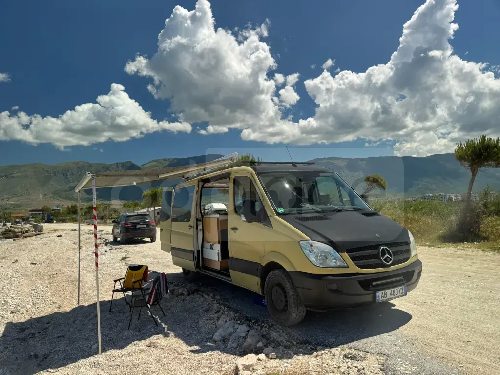Shitet Camper Mercedes Sprinter 316 (25,000 EUR)