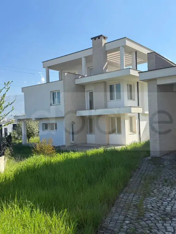 Shtëpi  342m²