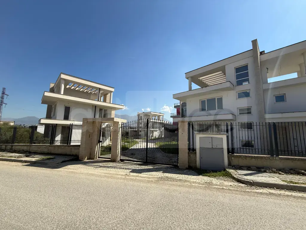 Shtëpi  342m²