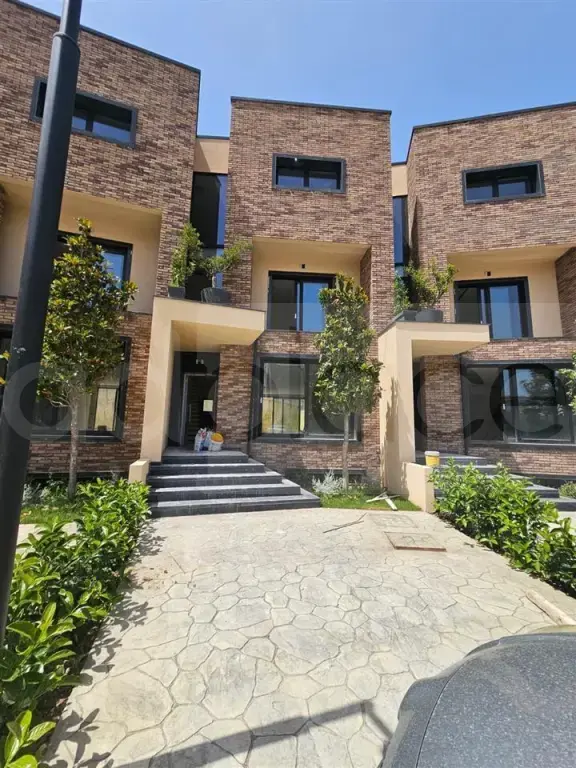 Vilë 362 m²