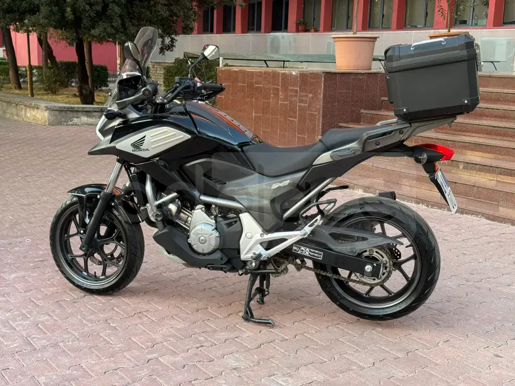 Motoçikleta NC 700X Honda 700 cм³ Katër kohësh 2 Përdorur 2024 Në magazinë