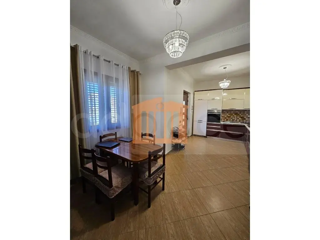 Apartament 1+2 dhoma 160 m² 2 kati