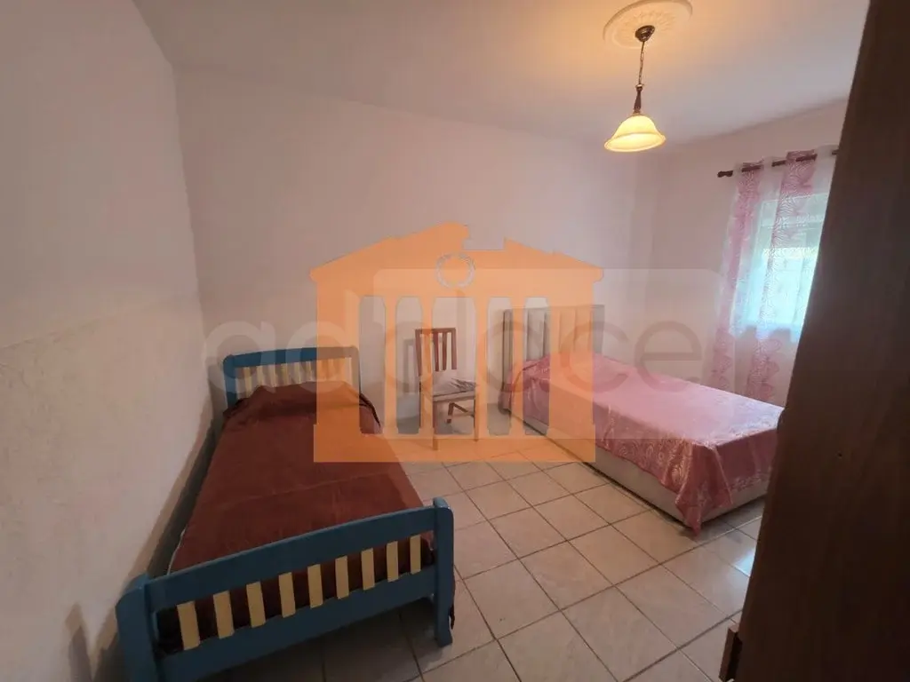 Apartament 1+3 dhoma 130 m² 1 kati